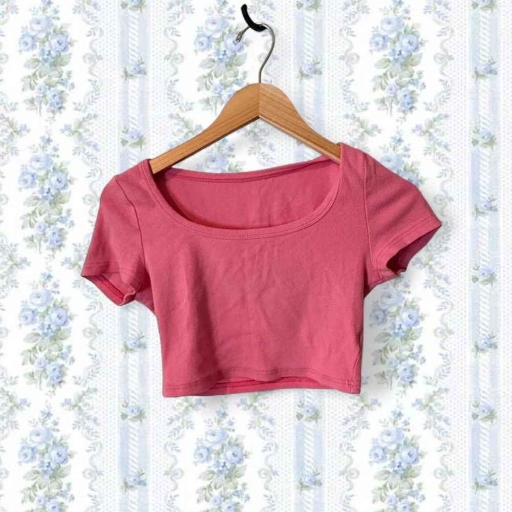 No Brand Women's Small Bubblegum Pink round neck cropped tee
